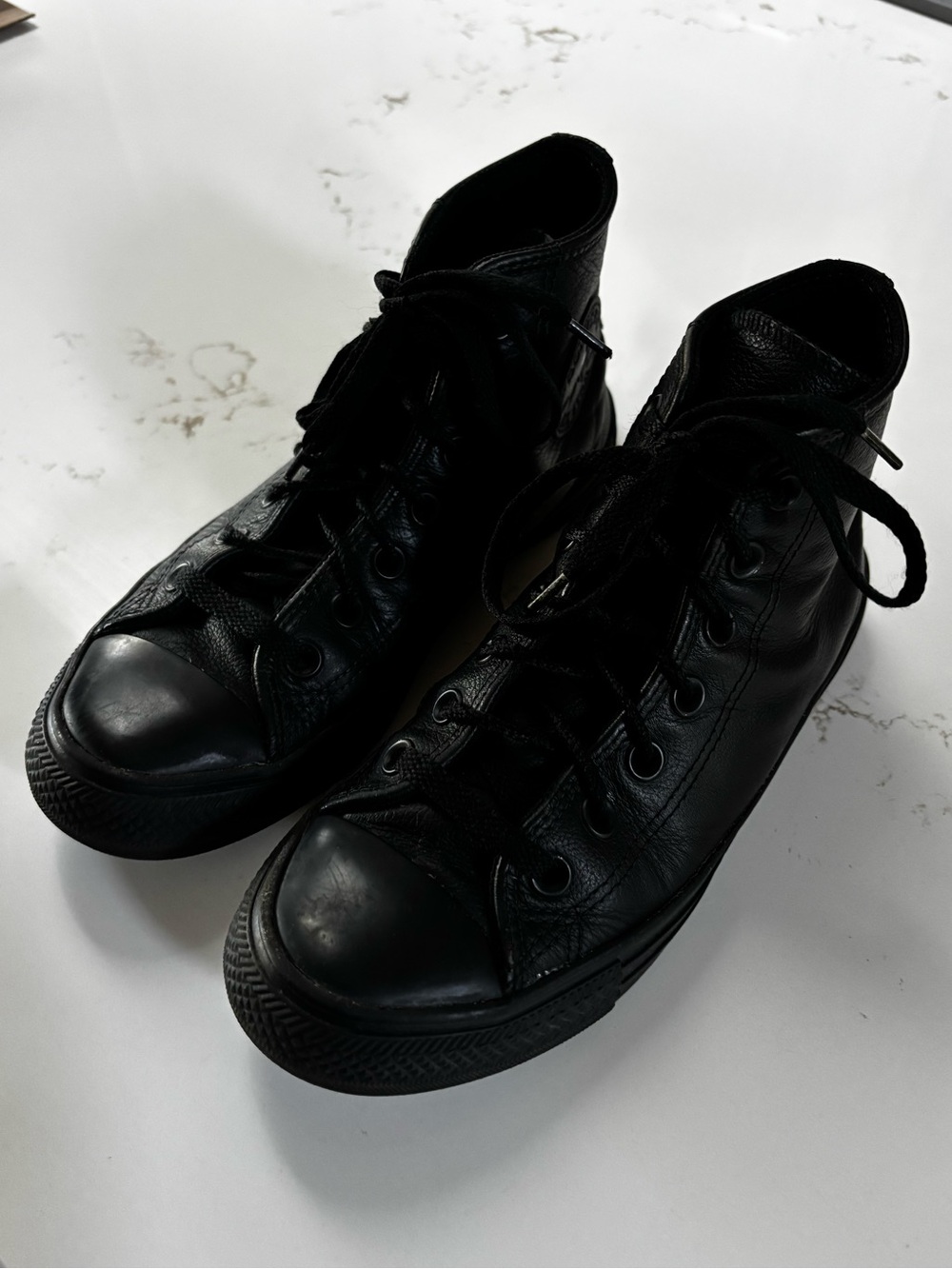 Converse Hi Tops Black Leather Size 6.5 women’s